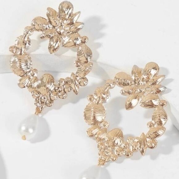 #467 Elegant silver and gold flower pattern earrings with dangle pearl - Picture 3 of 5